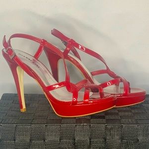 Gianni Bini Women's Red Patent Leather Strappy Pla
